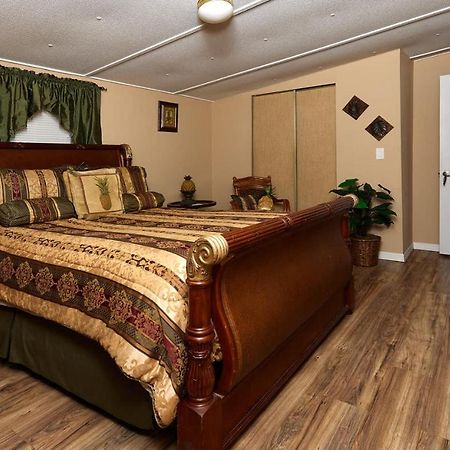 Room In Bb - Pleasant Days Bb Tropical Master Suite هوموساسا المظهر الخارجي الصورة