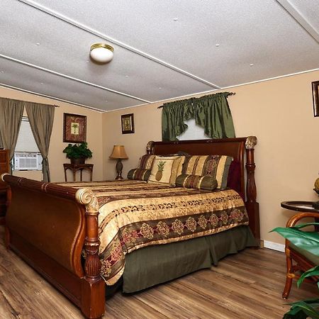 Room In Bb - Pleasant Days Bb Tropical Master Suite هوموساسا المظهر الخارجي الصورة