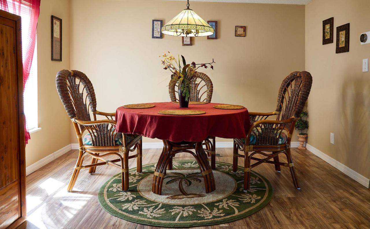 Room In Bb - Pleasant Days Bb Tropical Master Suite هوموساسا المظهر الخارجي الصورة