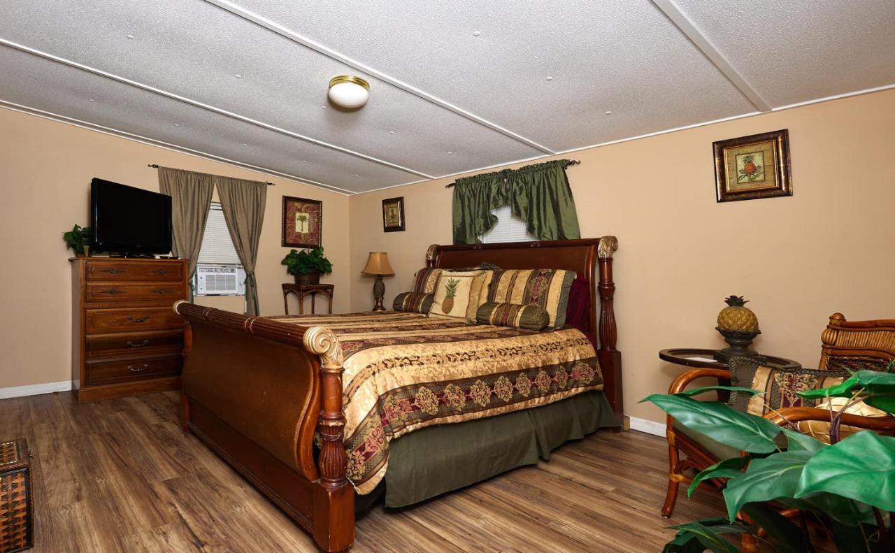 Room In Bb - Pleasant Days Bb Tropical Master Suite هوموساسا المظهر الخارجي الصورة